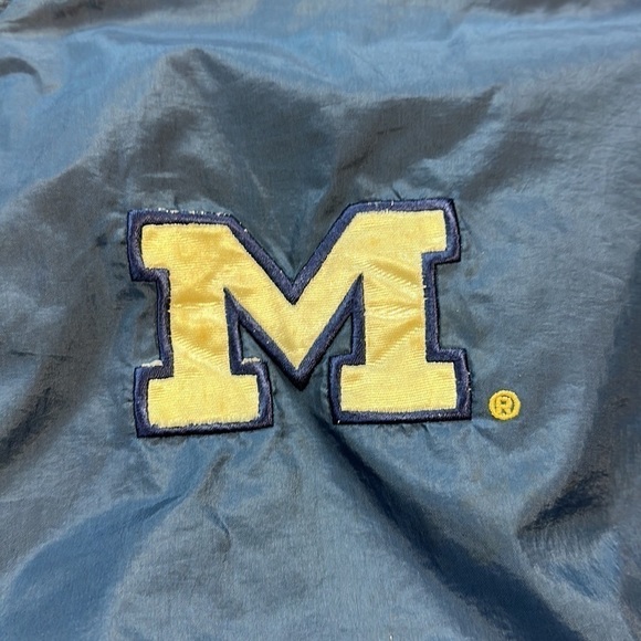 Vintage FANS Gear NCAA Michigan Windbreaker V-neck pullover - Picture 3 of 6